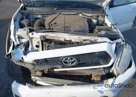 2013 Toyota Tacoma Base V6 z USA, uszkodzony, nr VIN 3TMLU4EN8DM113694
